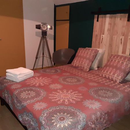 Chez Sophie Et Thibault Hotel Sceaux-du-Gatinais Екстериор снимка