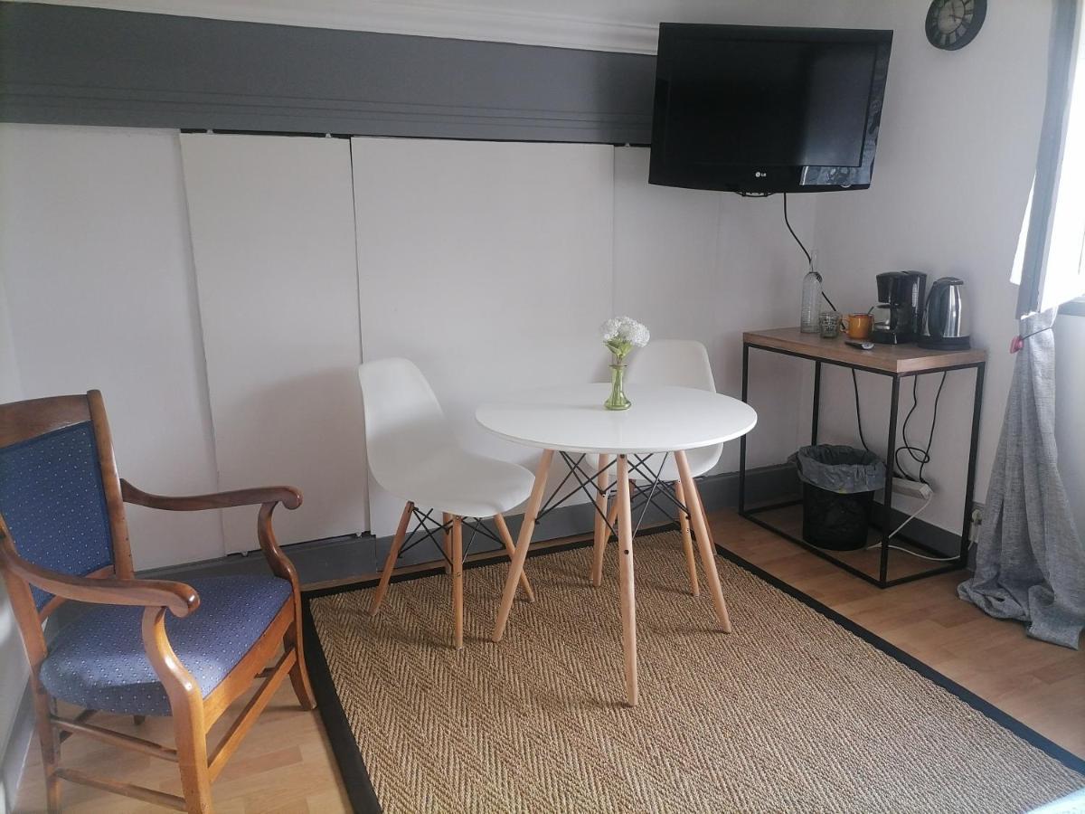 Chez Sophie Et Thibault Hotel Sceaux-du-Gatinais Екстериор снимка